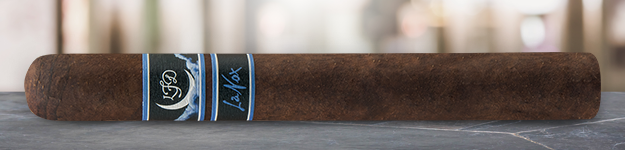 blogfeedteaser-La-Flor-Dominicana-La-Nox-Toro