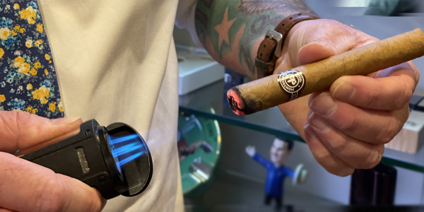 teaserimage-Can-You-Smoke-a-Cigar-Backwards